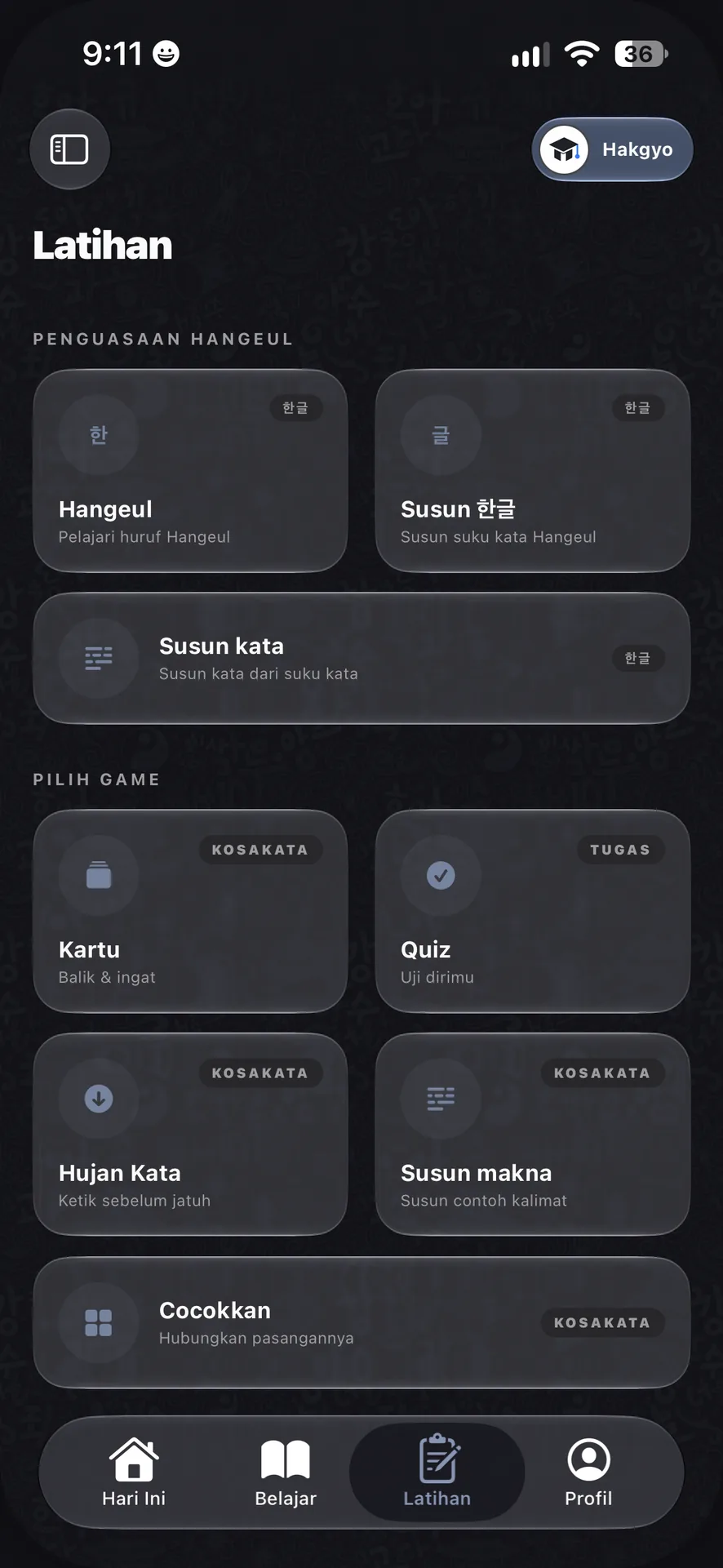 Tab Latihan di aplikasi Hakgyo: game penguasaan Hangeul serta game kosakata dan kuis.